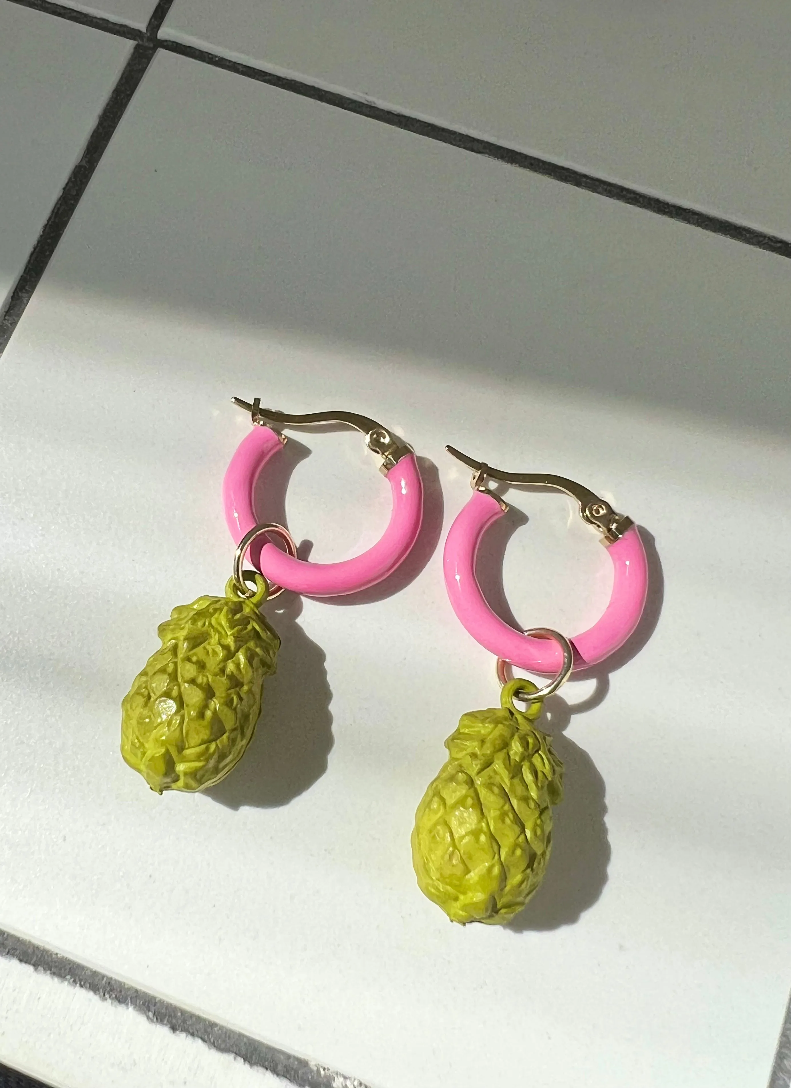 FRUTAL PINEAPPLE ENAMEL HOOPS