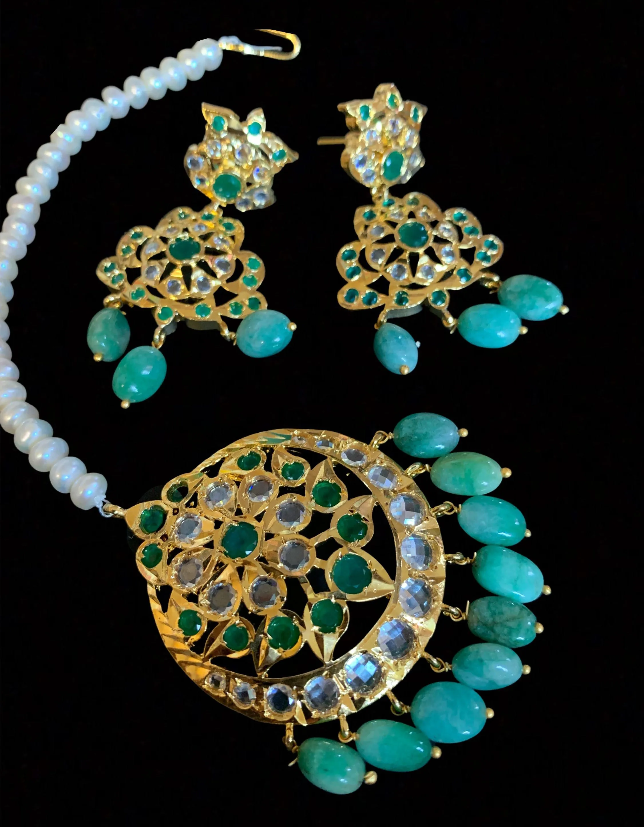 Heena necklace set in emeralds  ( SHIPS IN 3 WEEKS )