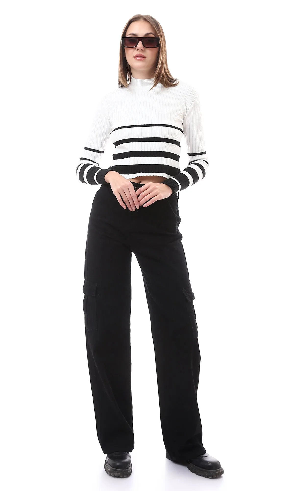 O172555 Mock Neck Striped White & Black Pullover