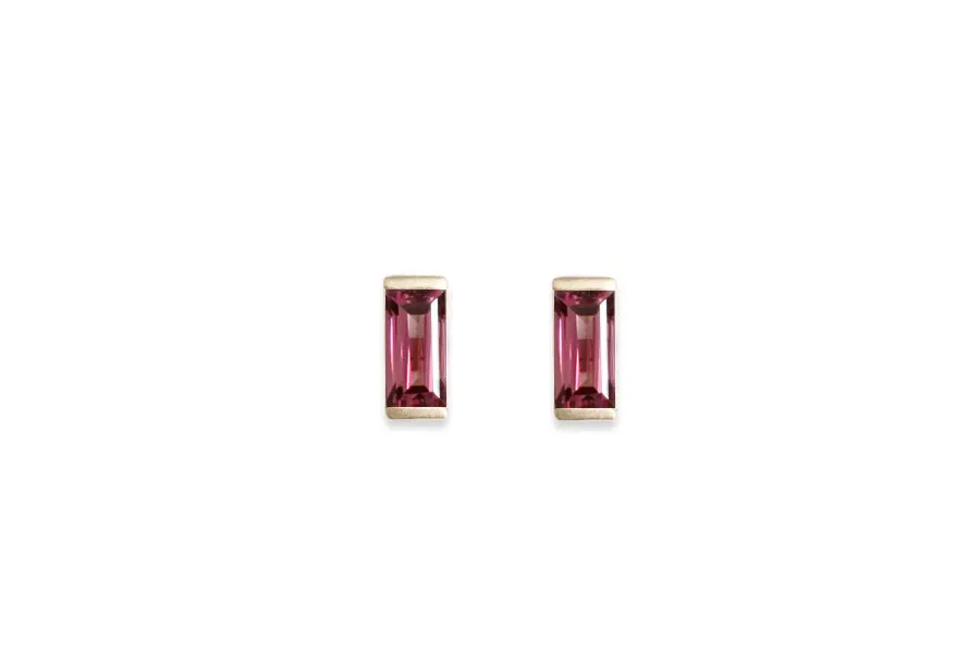 RTS Linea Garnet Studs