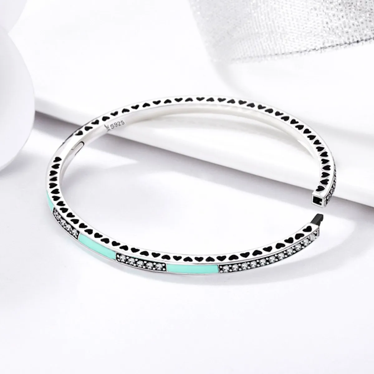 Singing Hearts 925 Sterling Silver Bangle